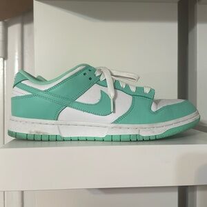 Women’s Dunk Low ‘Green Glow’